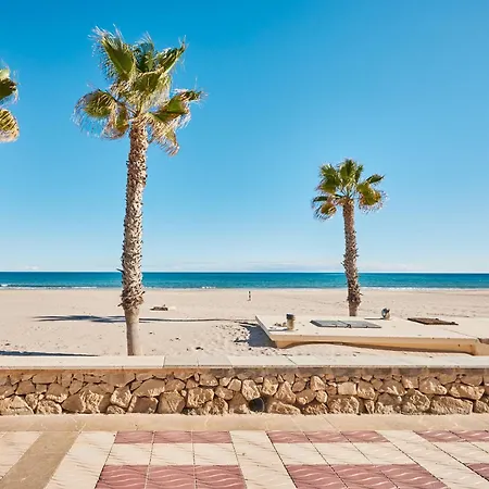 Beachfront For 12 Guests In Alicante *